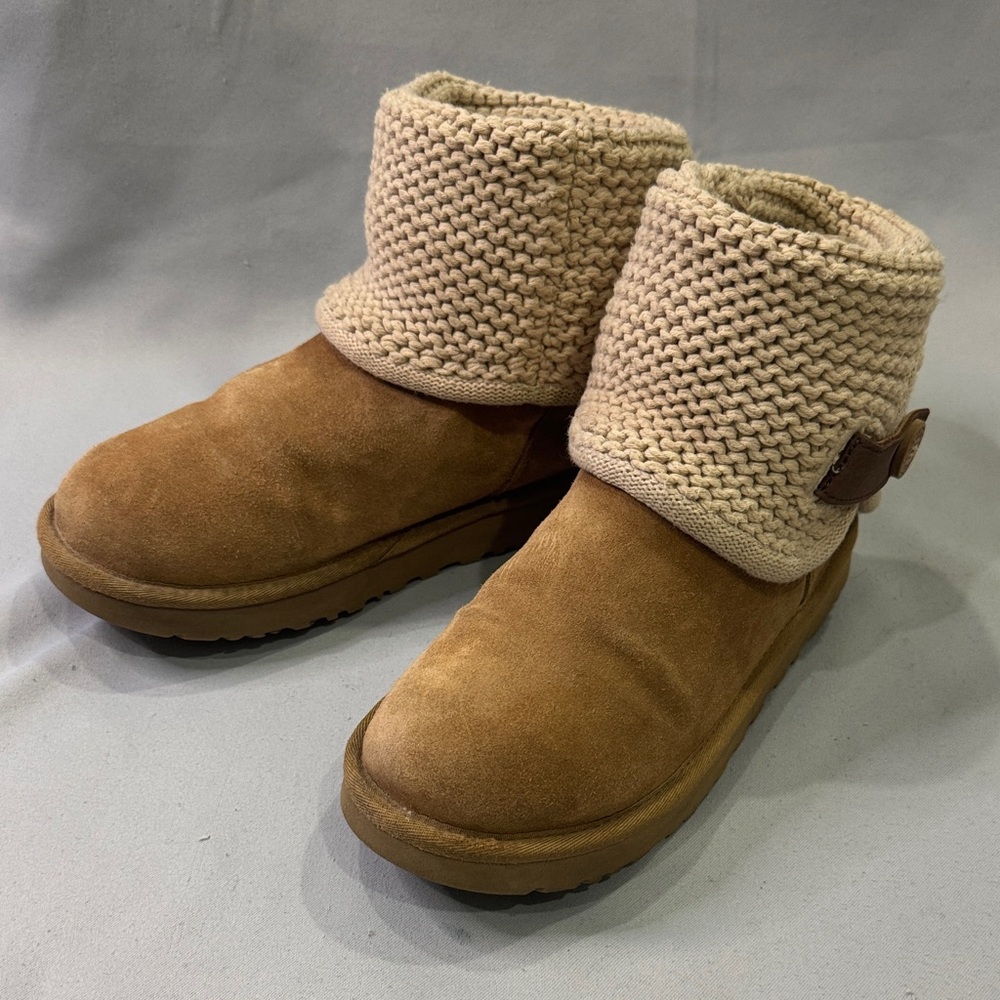 UGG Classic Cardy Boots – Size 7 – Chestnut – Iconic Knit Cuff Style